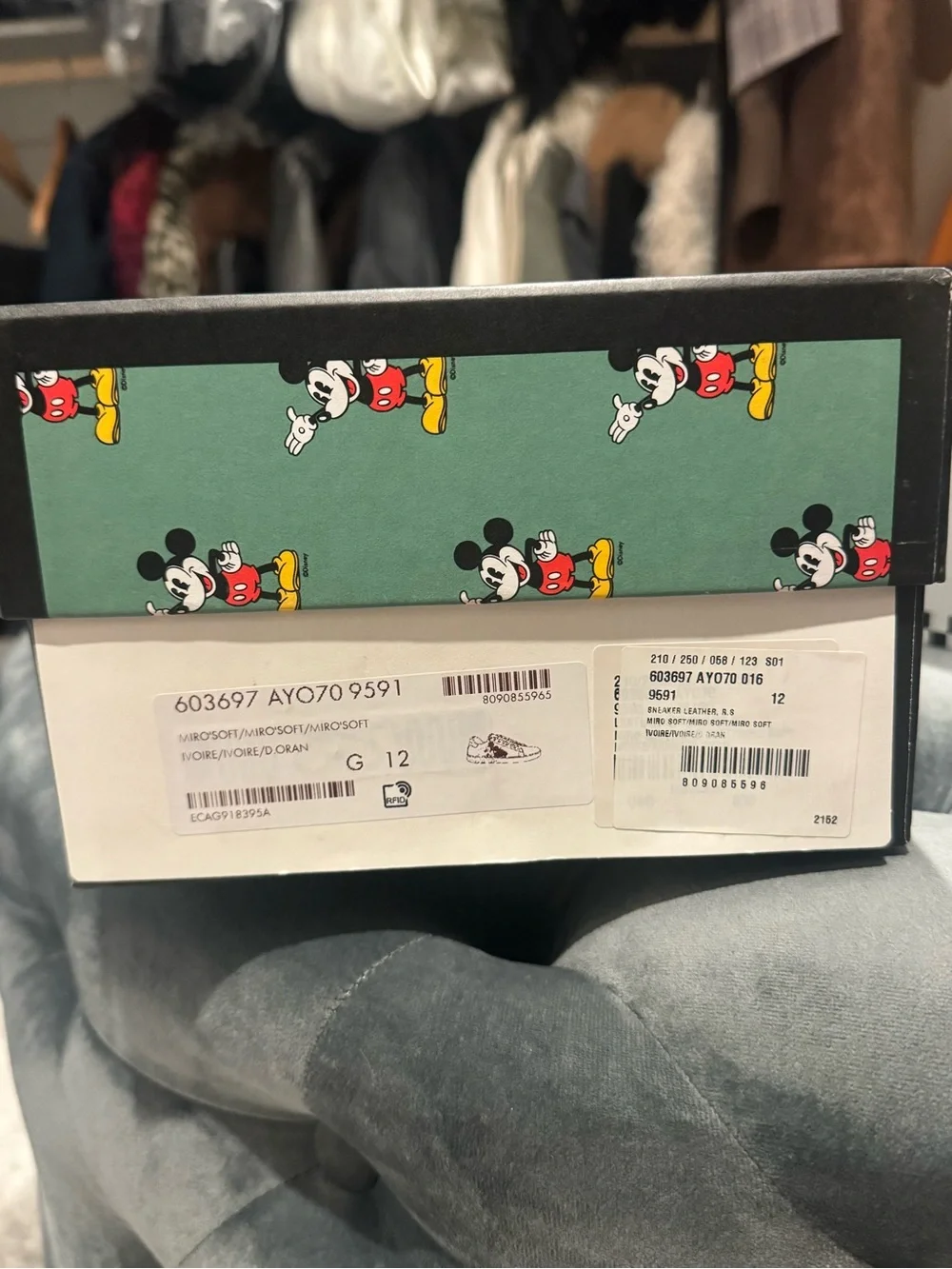 Gucci leather sneakers